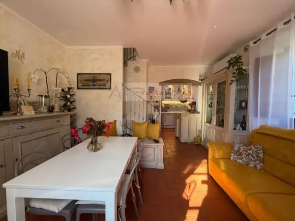 Casa Semindipendente via, Seravezza