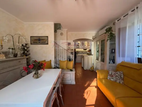 Casa Semindipendente via, Seravezza