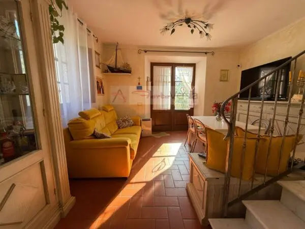 Casa Semindipendente via, Seravezza