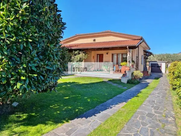 Villa Via L. Salvatori, Seravezza