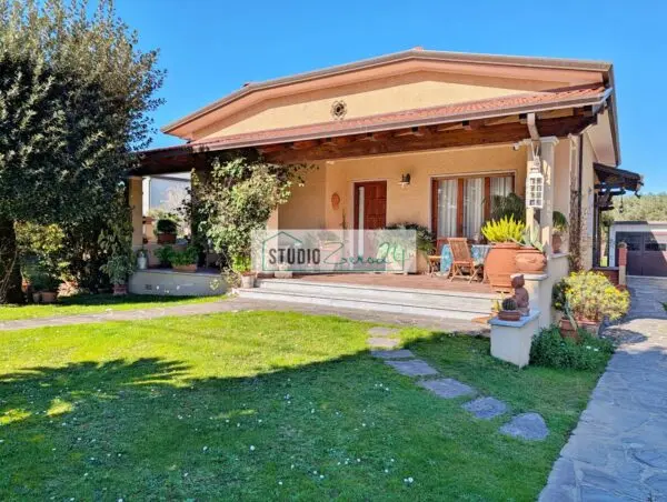 Villa Via L. Salvatori, Seravezza