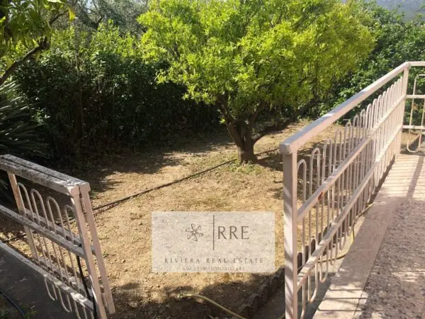 Villa via Monade, Diano San Pietro
