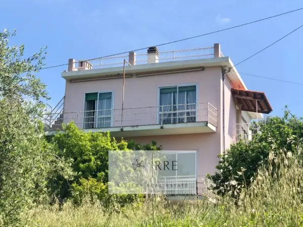 Villa via Monade, Diano San Pietro
