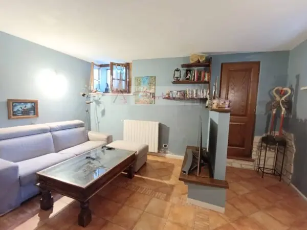 Casa Semindipendente via, Seravezza