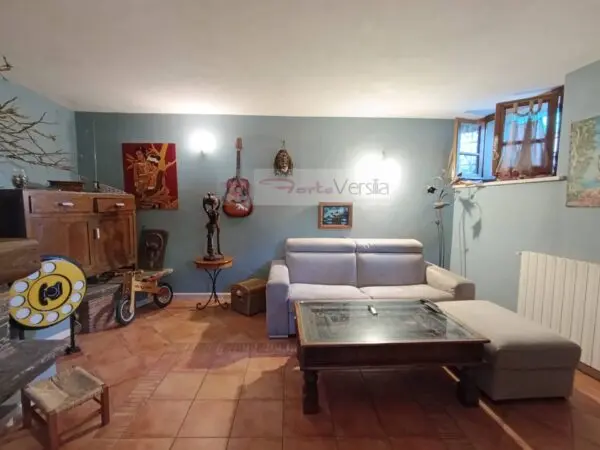 Casa Semindipendente via, Seravezza