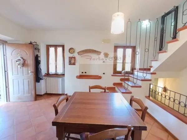 Casa Semindipendente via, Seravezza
