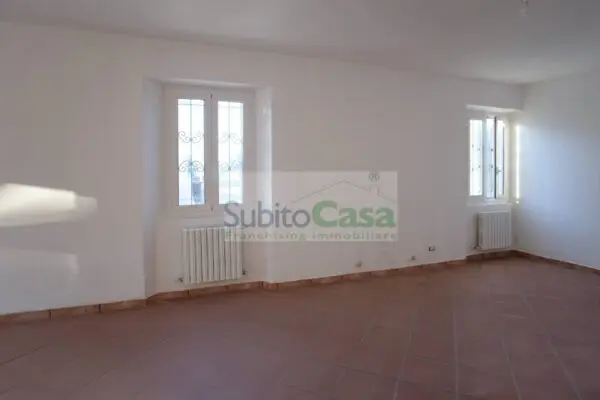 Locale Commerciale via Dei Vestini 114, Chieti