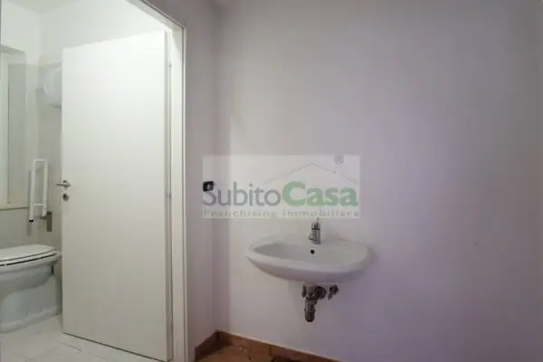 Locale Commerciale via Dei Vestini 114, Chieti