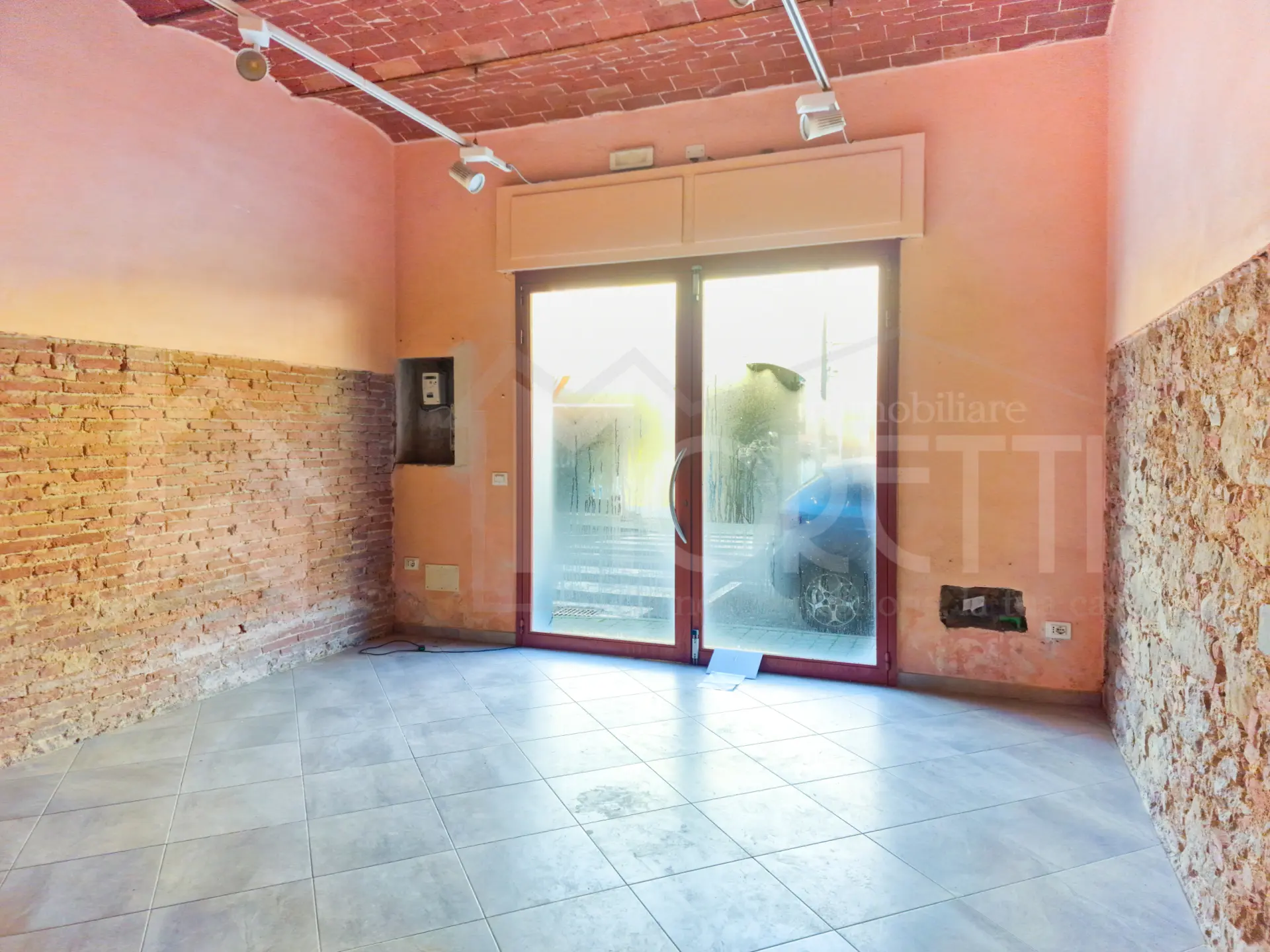 Immagine per Capannone in affitto a Collesalvetti via Roma