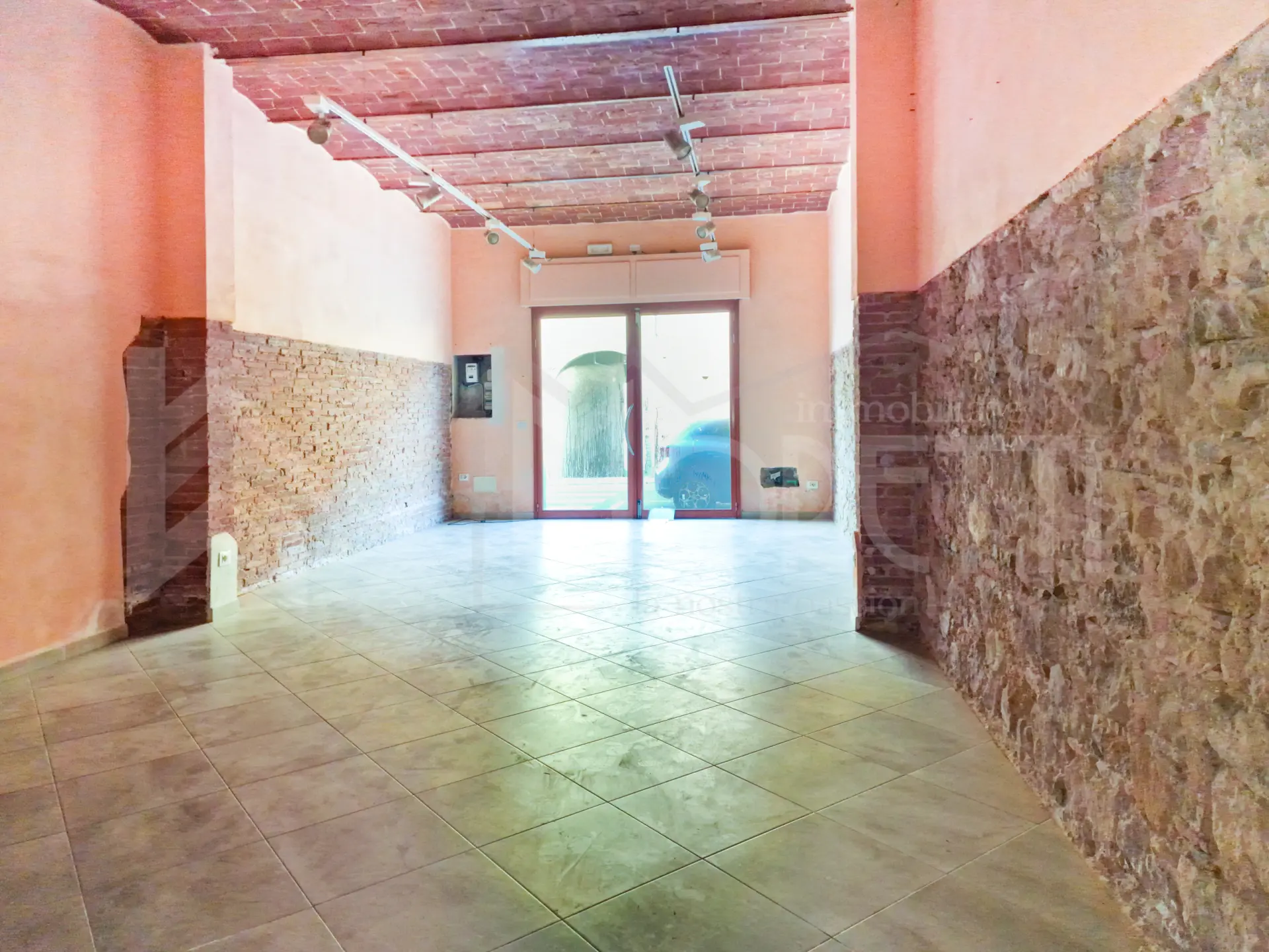 Immagine per Capannone in affitto a Collesalvetti via Roma