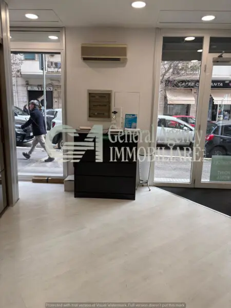 Locale Commerciale via Albano 62, Roma