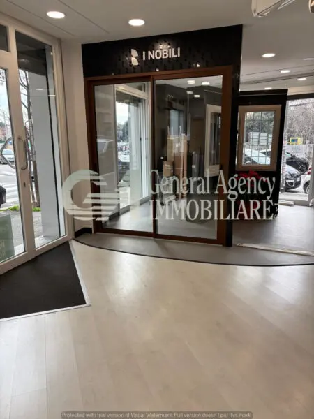 Locale Commerciale via Albano 62, Roma