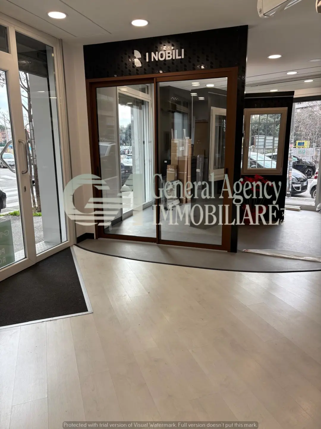 Immagine per Locale commerciale in vendita a Roma via Albano 62