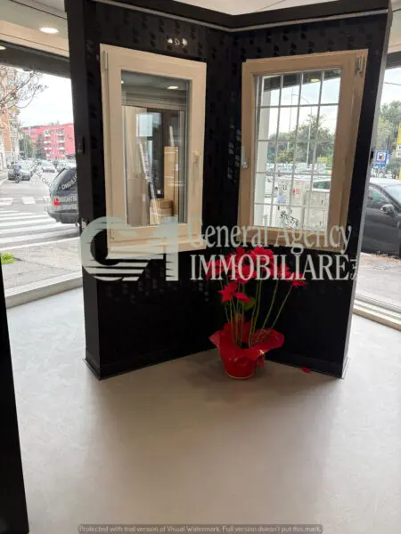 Locale Commerciale via Albano 62, Roma