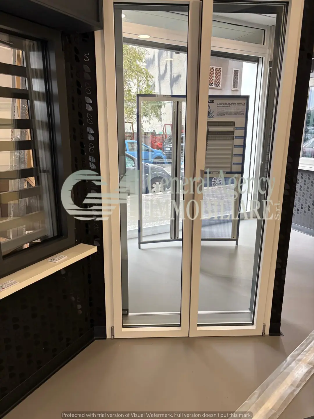 Immagine per Locale commerciale in vendita a Roma via Albano 62