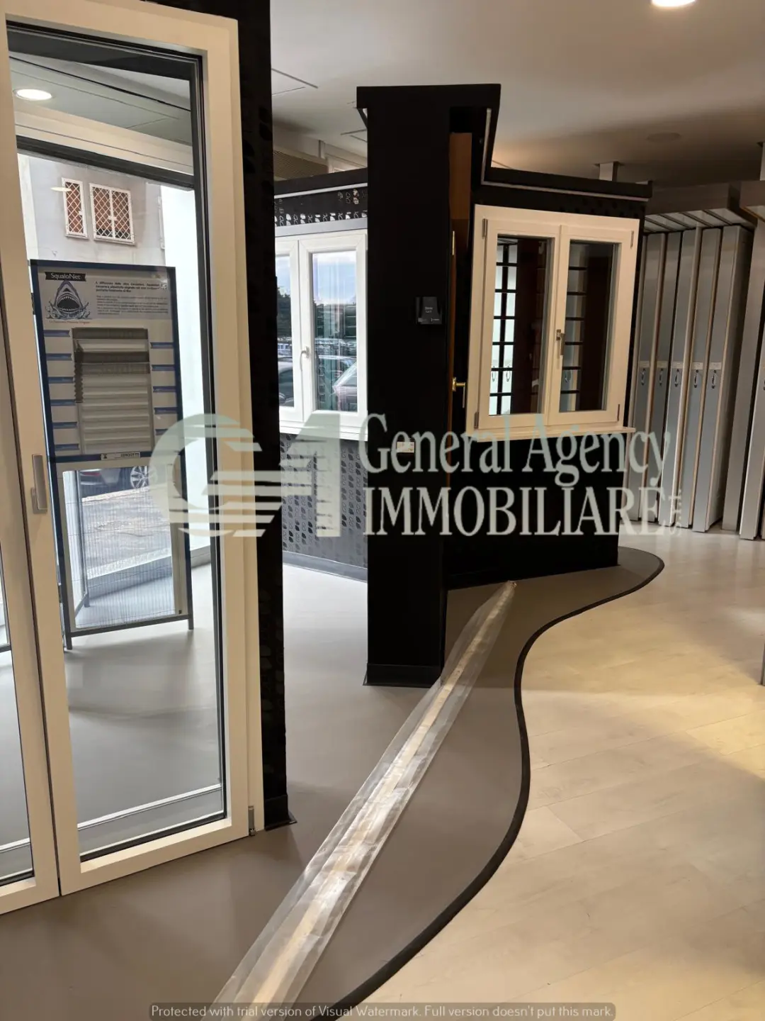 Immagine per Locale commerciale in vendita a Roma via Albano 62