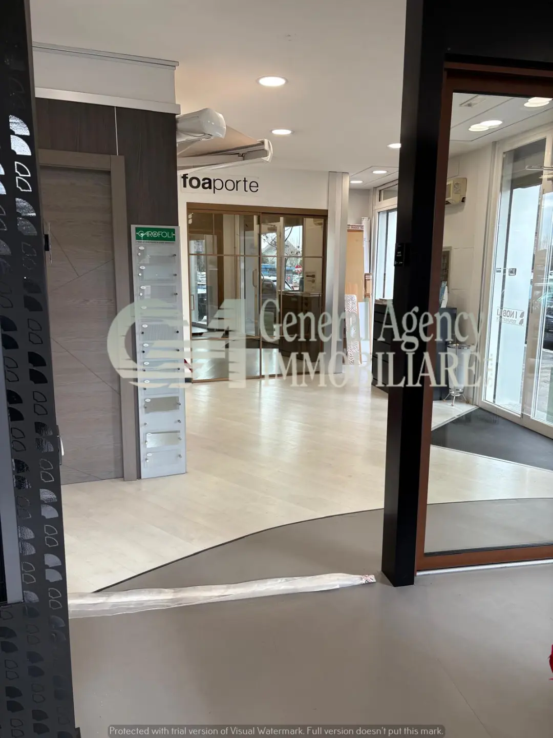 Immagine per Locale commerciale in vendita a Roma via Albano 62
