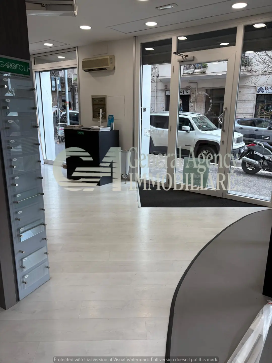 Immagine per Locale commerciale in vendita a Roma via Albano 62