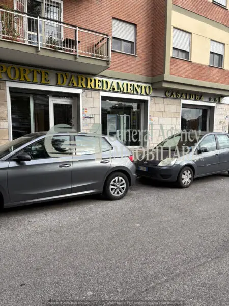 Locale Commerciale via Albano 62, Roma