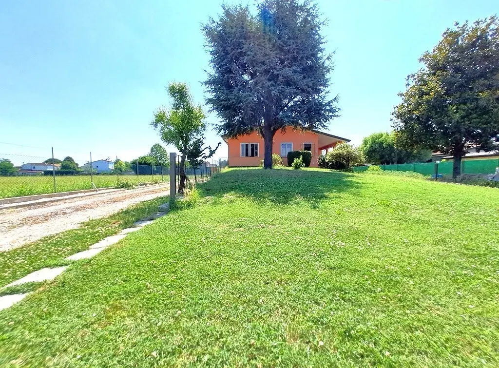Immagine per Villa in vendita a Rovigo via Volturno 10