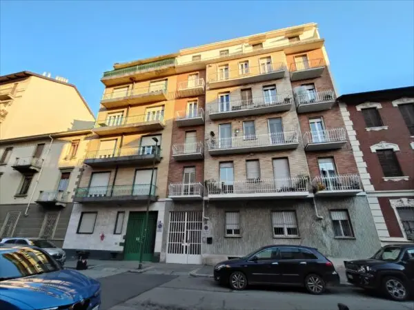 Bilocale via Genola 16, Torino