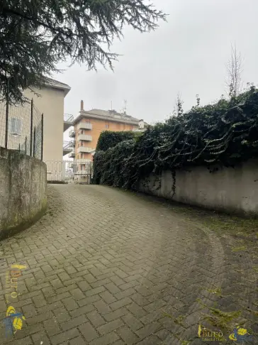 Locale Commerciale via Giovanni Xxiii 17, Parma