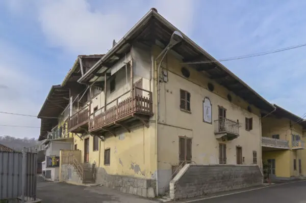 Porzione Di Casa via Salvatore Mura 18, Front