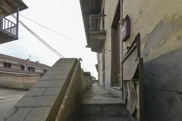 Porzione Di Casa via Salvatore Mura 18, Front