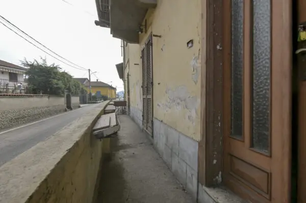 Porzione Di Casa via Salvatore Mura 18, Front