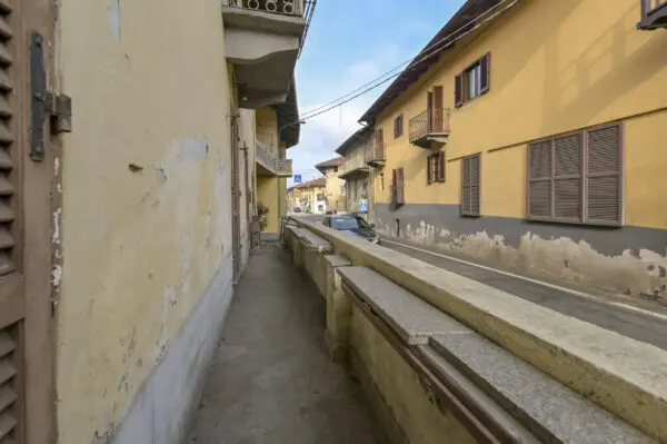 Porzione Di Casa via Salvatore Mura 18, Front