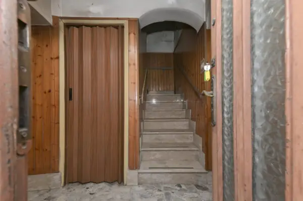 Porzione Di Casa via Salvatore Mura 18, Front