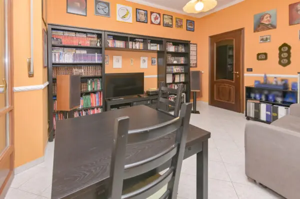 Bilocale via Monginevro 220, Torino