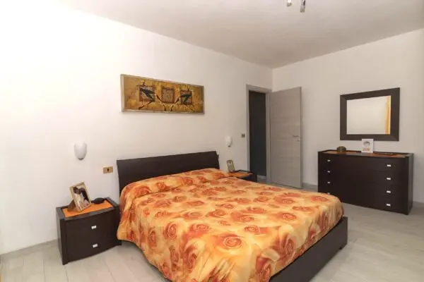 Porzione Di Casa Nole