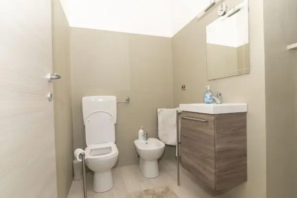 Porzione Di Casa Nole