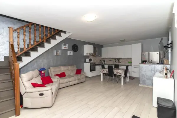 Porzione Di Casa Nole