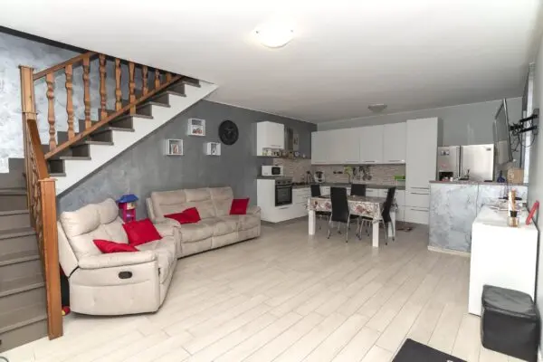 Porzione Di Casa Nole