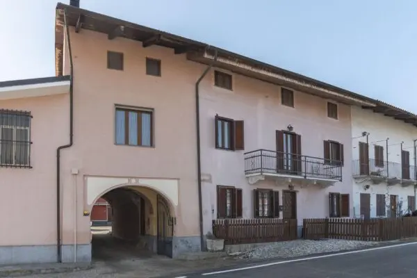 Porzione Di Casa Nole