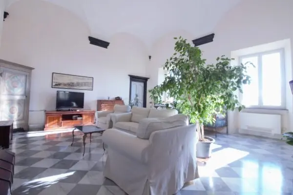 Villa Trifamiliare via San Pantaleo 35, Castelletto, Genova