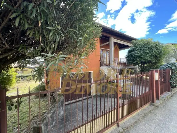 Villa via Gualtiero Berti 3, Maccagno Con Pino E Veddasca