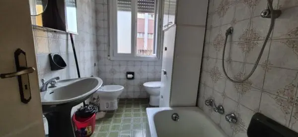Trilocale via Murano 6, Buon Pastore, Modena