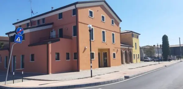 Locale Commerciale via San Pelagio 5, Due Carrare