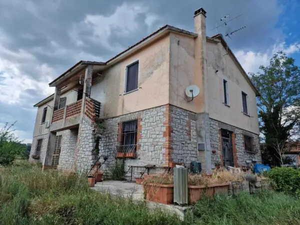 Villa viale Giacomo Matteotti, Avigliano Umbro
