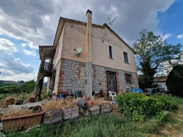 Villa viale Giacomo Matteotti, Avigliano Umbro