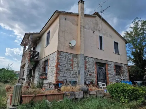 Villa viale Giacomo Matteotti, Avigliano Umbro