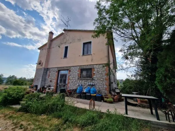 Villa viale Giacomo Matteotti, Avigliano Umbro