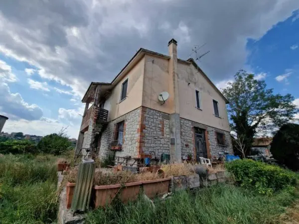 Villa viale Giacomo Matteotti, Avigliano Umbro