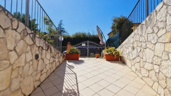 Villa A Schiera via Poggio Fiorito 8, Guardea