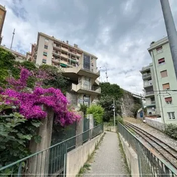 Quadrilocale via Adamo Centurione 9d, Genova