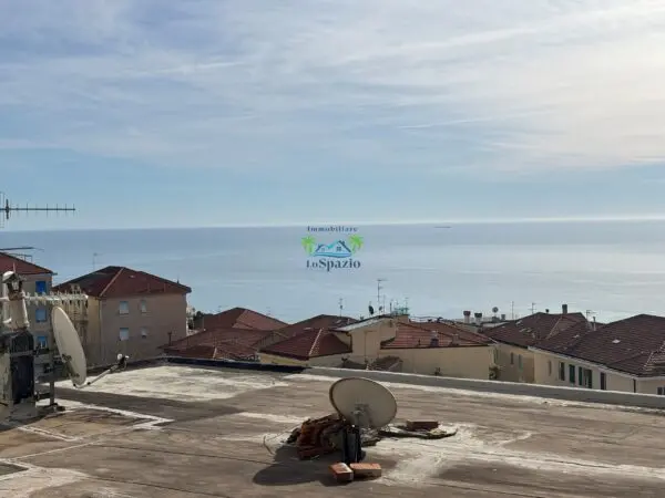 Trilocale via Vincenzo Pelle 8, Alassio
