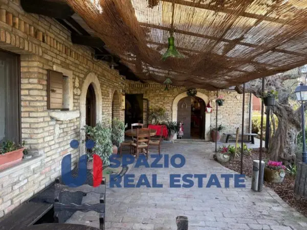 Attività Commerciale via Contrada Cerreto 328, Miglianico